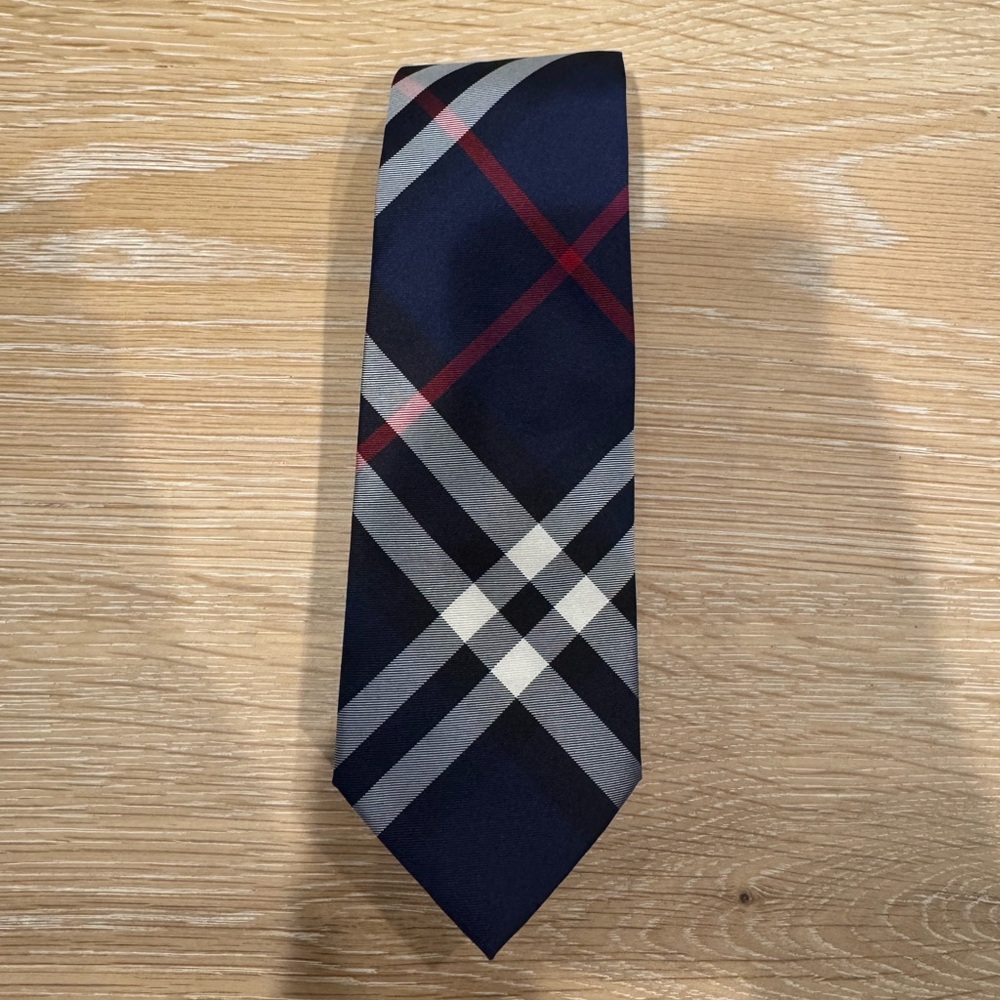 Burberry men’s white and blue check necktie